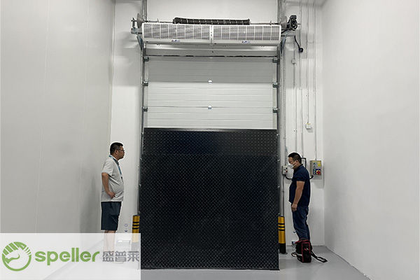 工廠外部大門推薦工業(yè)提升門：保溫、堅(jiān)固、安全、穩(wěn)定