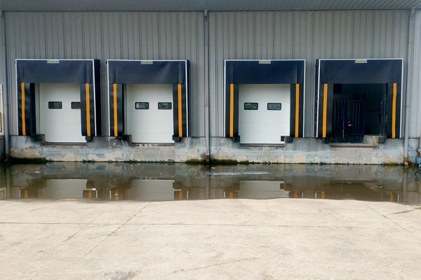 碼頭出貨口提升門 碼頭出貨口提升門